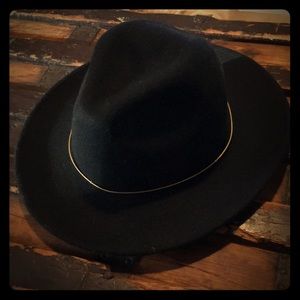 Womens hat-100% wool. Perfect accessory for winter